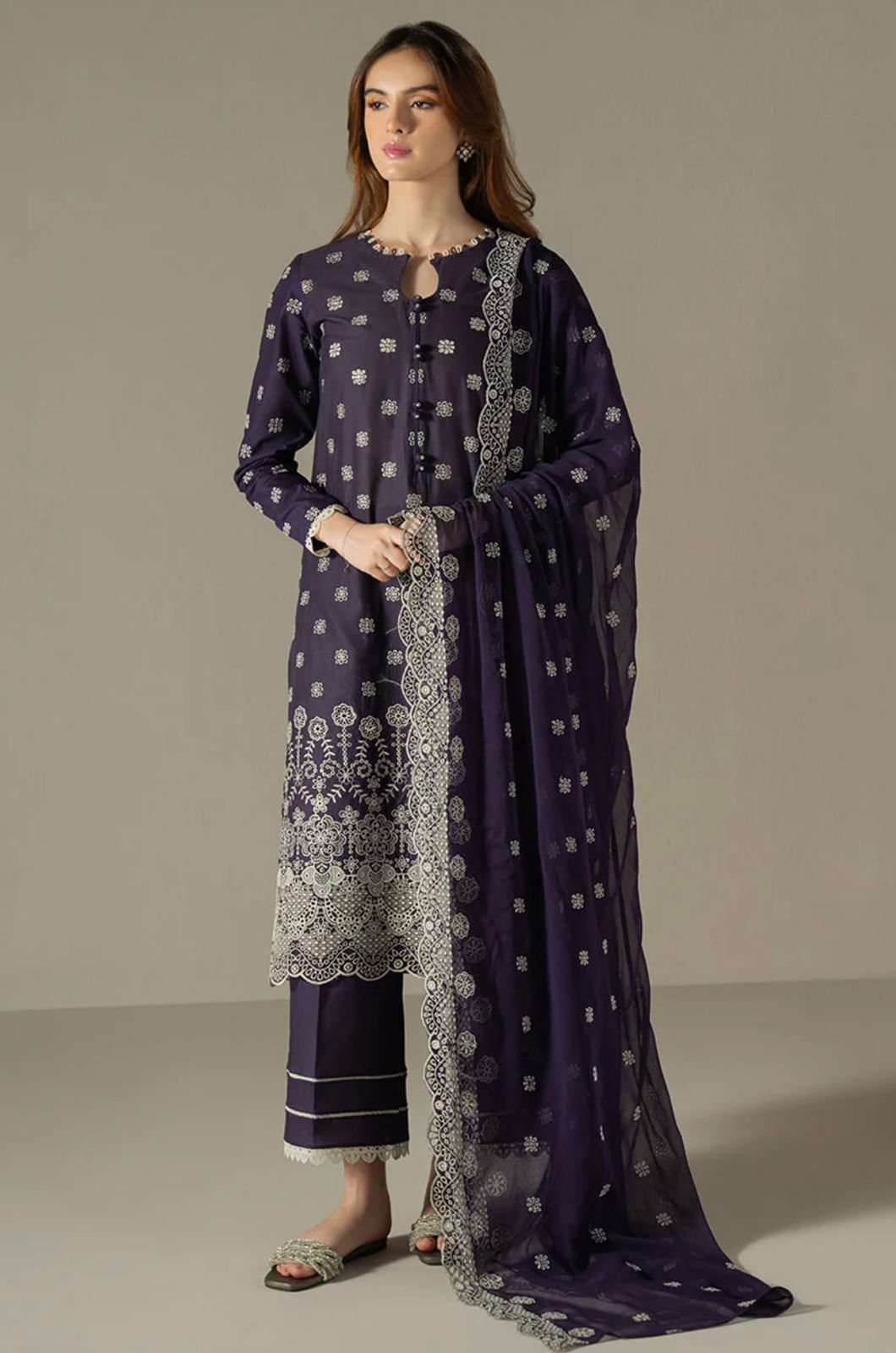 3Pc Lawn Embroidery Suit
