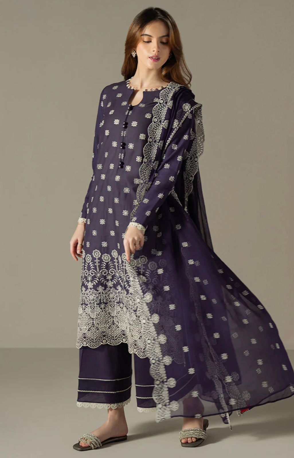 3Pc Lawn Embroidery Suit